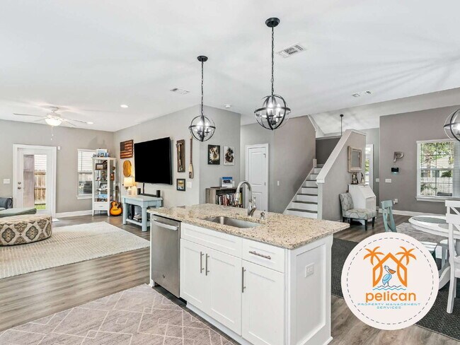 Building Photo - "Spacious 4-Bed Oasis with Granite Elegance in Navarre – 2062 Sq. Ft. of Pure Comfort!"