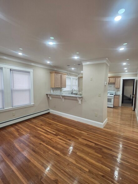 Building Photo - 14 Vera St