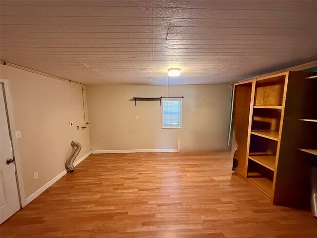 Building Photo - 506 Ogilvie St