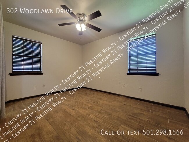 Building Photo - 302 Woodlawn Dr