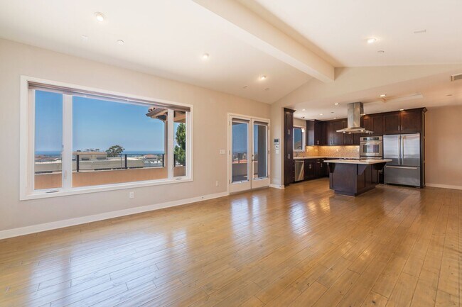 Building Photo - LUXURIOUS-CONTEMPORARY TOWNHOUSE W/ AMAZIN...