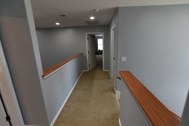 Building Photo - Great 4 Bedroom 2.5 Bathroom, In Bridle Ga...