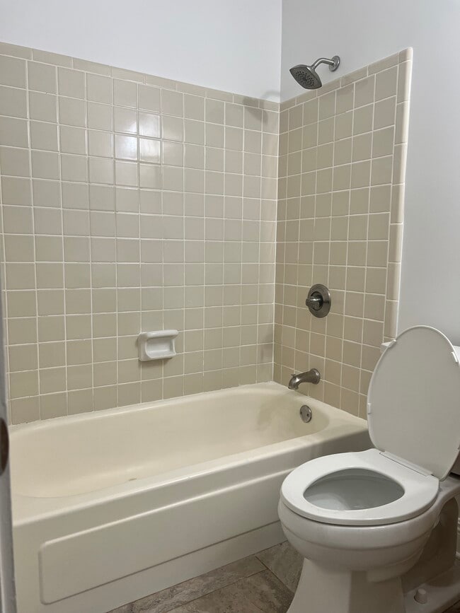 Building Photo - 225 Brett Dr