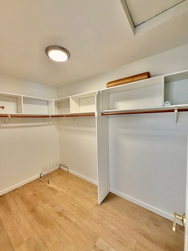 Building Photo - 5663 Montclair Cir