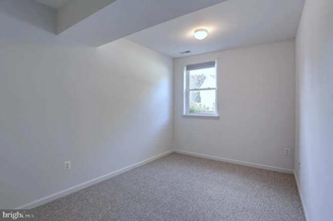 Building Photo - Stunning Waterfront 3bd/2.5ba in Glen Burnie with Deep-water Boat Dock, CAC, Renovated and more!