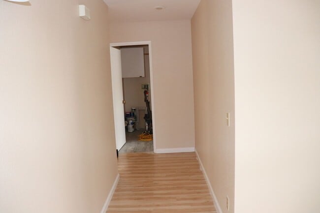 Building Photo - Spacious ALPINE 3 Bedroom 2.5 Bath 2 Story on a Cul De Sac