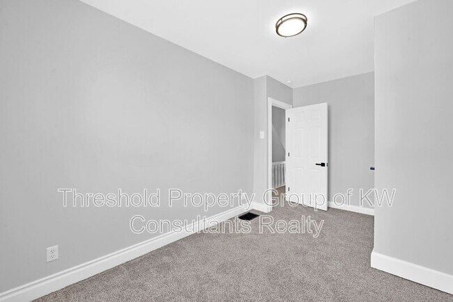 Building Photo - 342 E Morrill Ave