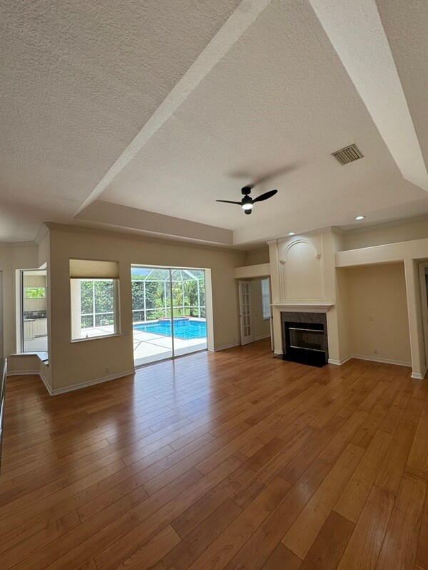 Building Photo - 10084 Cherry Hills Ave Cir