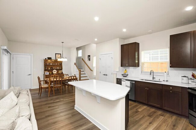 Building Photo - 8209 Warbler Wy