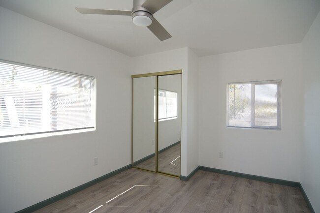 Building Photo - Remodeled 2 Bedroom 1 Bath Duplex! Great Central Tucson Location!
