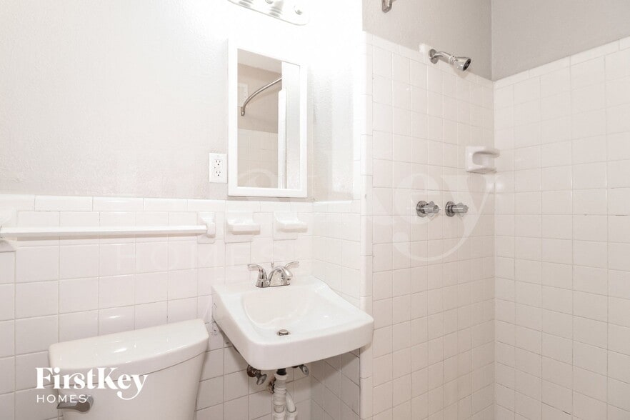 Building Photo - 5124 Blueridge Dr