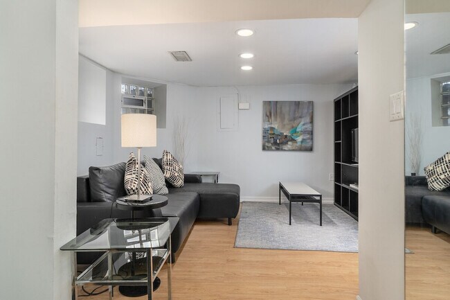 Building Photo - 2122 18th St NW