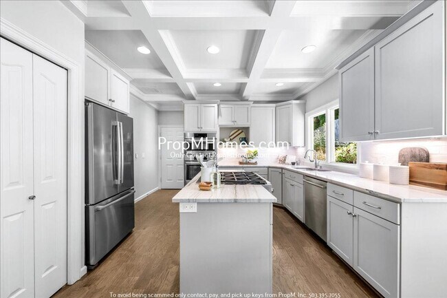 Building Photo - 17981 SW Meadowlark Ln