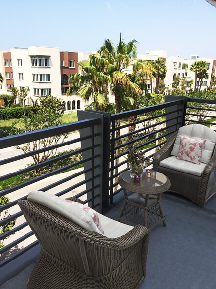 Building Photo - 5831 Seawalk Dr