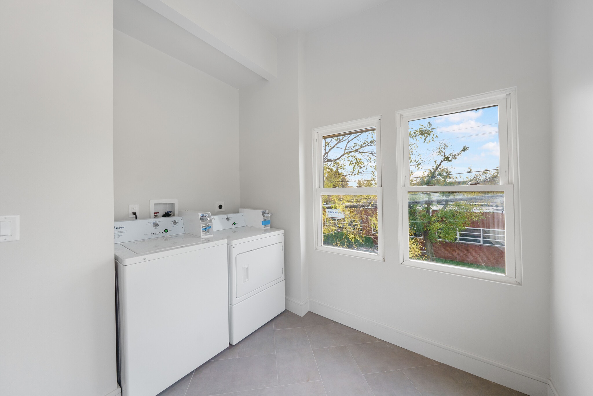 Building Photo - 114 Center St