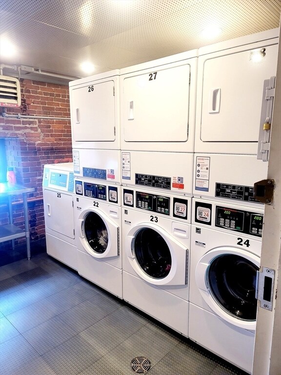 Building Photo - 42 8th St