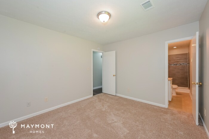 Building Photo - 5059 Wycliffe Dr SW