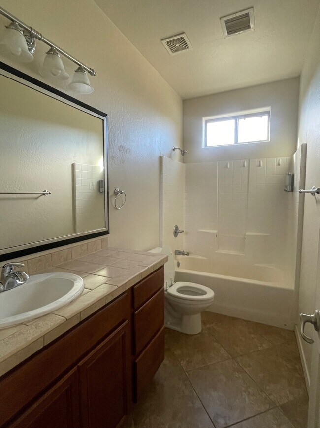 Building Photo - 1170 N Opal Dr