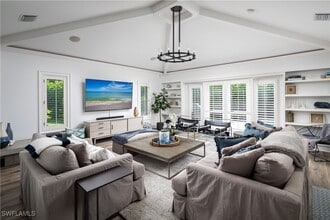 Building Photo - 420 Palm Cir E