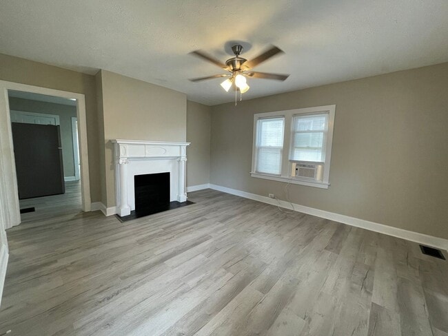 Building Photo - Newly Renovated Just For You! 3 Beds/1 Bat...