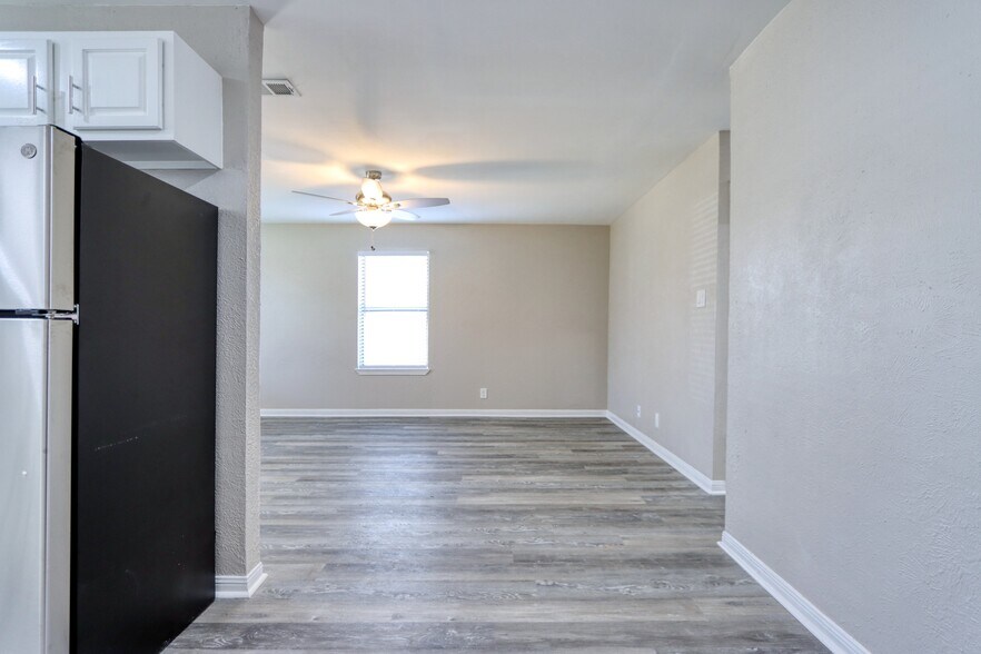 Building Photo - 2113 Interurban Blvd