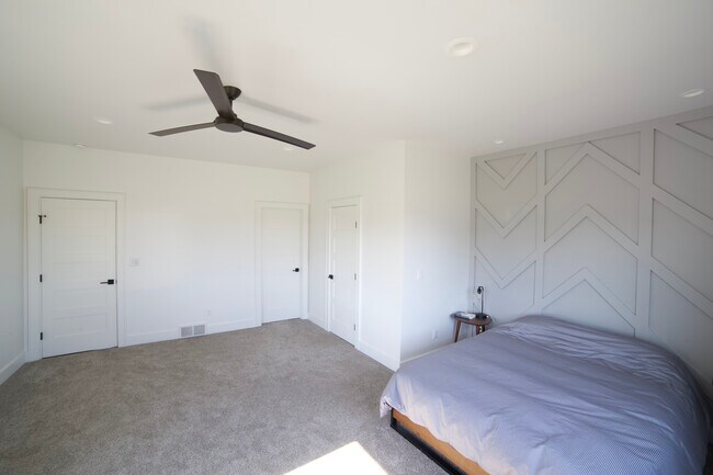 Building Photo - 1830 22nd St S