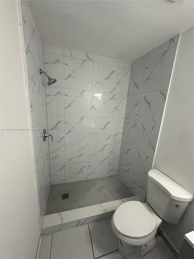 Building Photo - 3815 S 57th Ave
