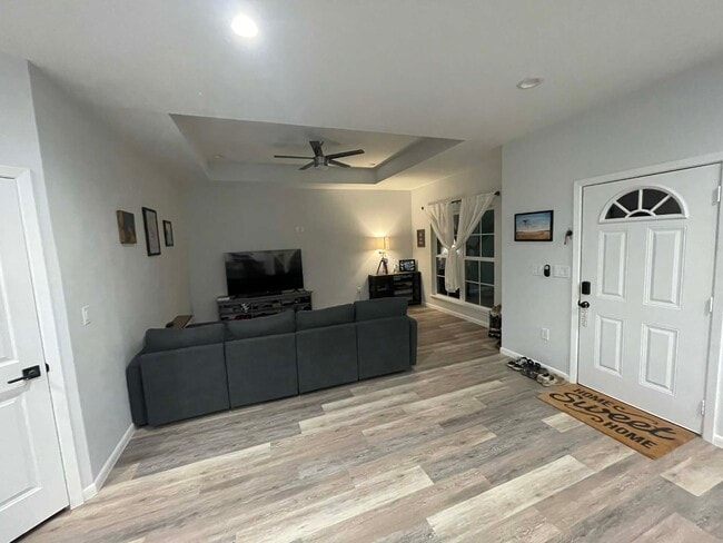 Building Photo - 917 N 16th St