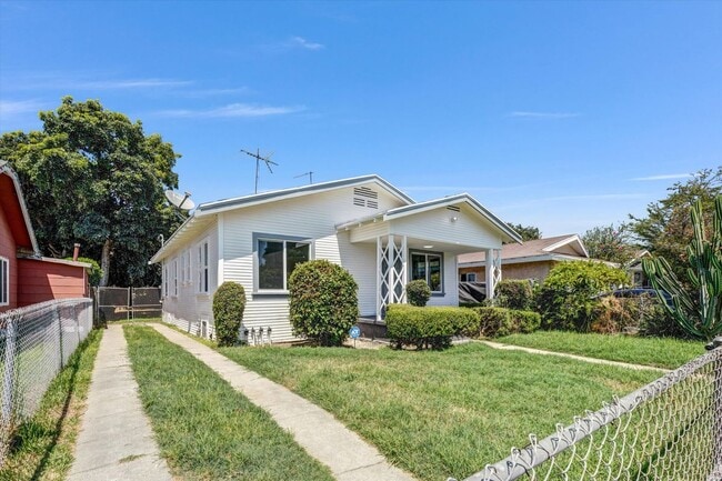 Building Photo - 1413 E 76th Pl