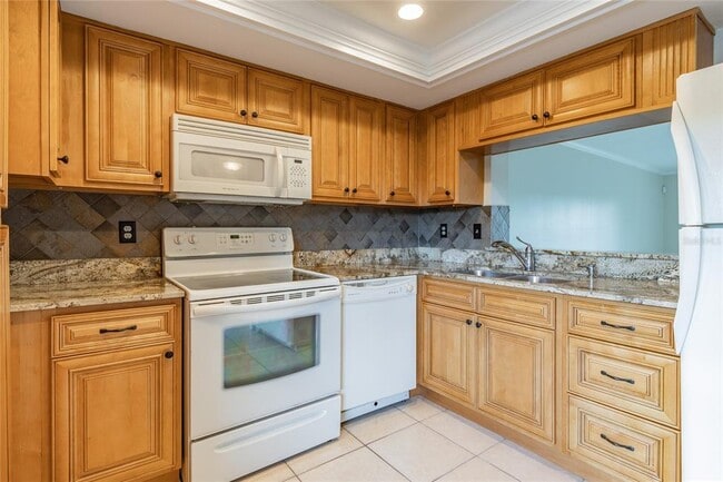 Building Photo - 13618 Greenfield Dr