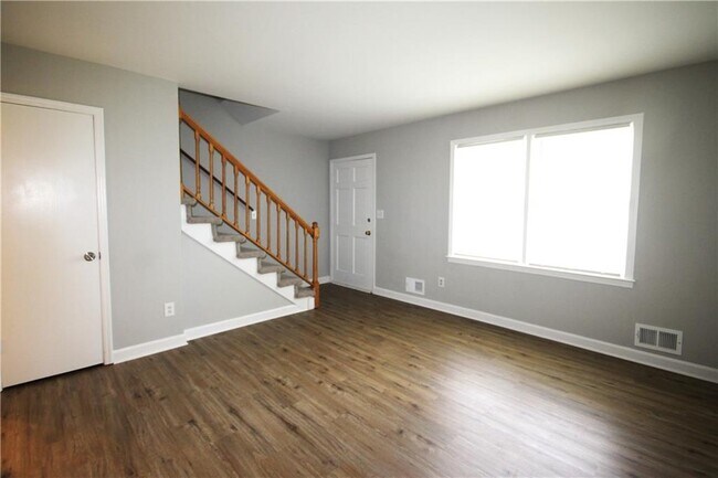Building Photo - 1110 3rd St