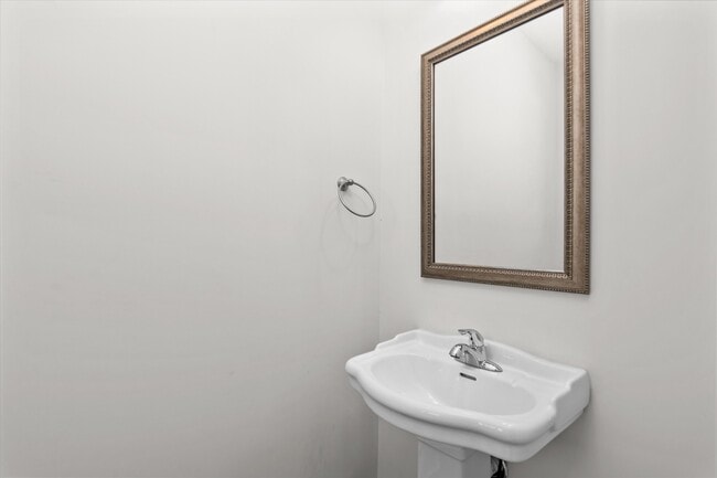 Building Photo - 948 Newburn Dr