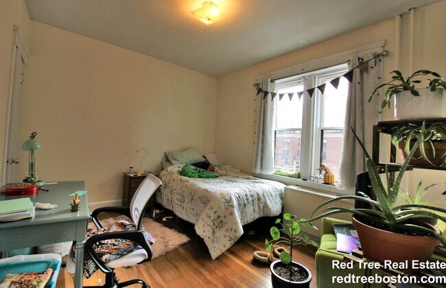 Building Photo - 1999 Commonwealth Ave