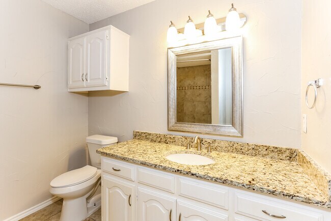 Building Photo - 3309 Sara Dr