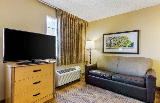 Building Photo - Furnished Studio-Phoenix - Airport - Tempe