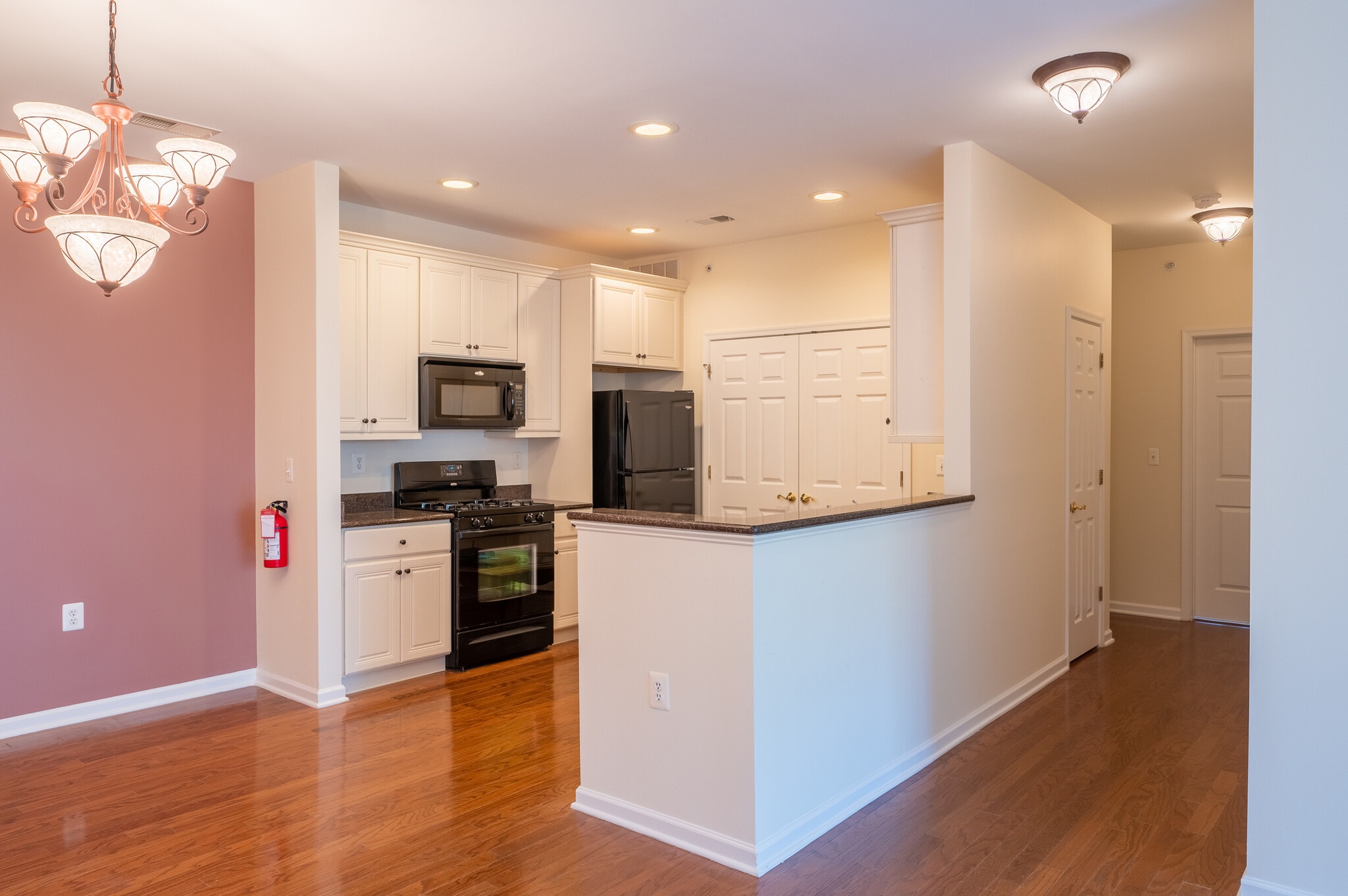 Kitchen with breakfast bar - 539 Sophee Ln