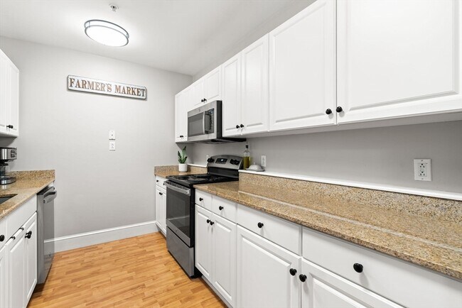 Building Photo - 24 S Bulfinch St