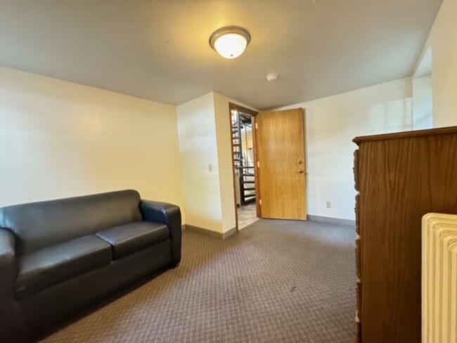 Building Photo - 408