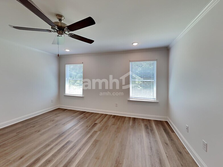 Building Photo - 17 Pecan Dr