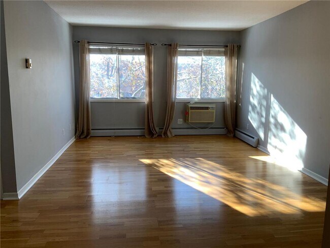 Building Photo - 520 Ridgewood Ave