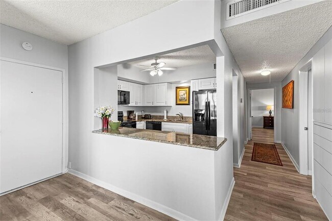 Building Photo - 30 Turner St