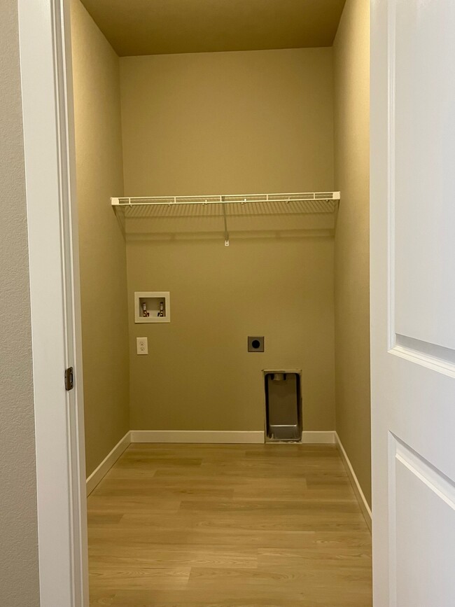 Building Photo - 6735 Carriage Meadows Dr