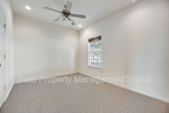 Building Photo - 1255 Vineyard Rd