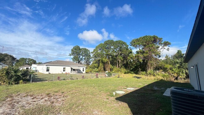 Building Photo - Incredible 3 Bedroom, 2 Bathroom Home in Palm Bay!!