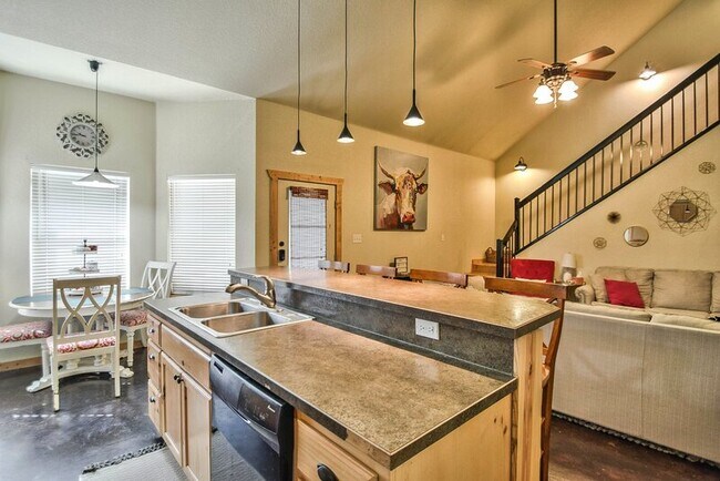 Building Photo - Modern 2 Bedroom, 2 Bath Multiplex Unit | Water + WiFi Included