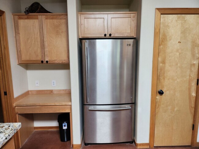Building Photo - 2564 NW Monterey Pines Dr