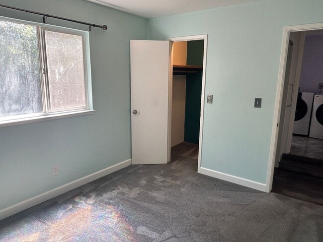 Building Photo - Quaint 1 Bedroom near Condon Park