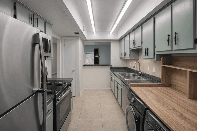 Building Photo - 7827 Leonora St