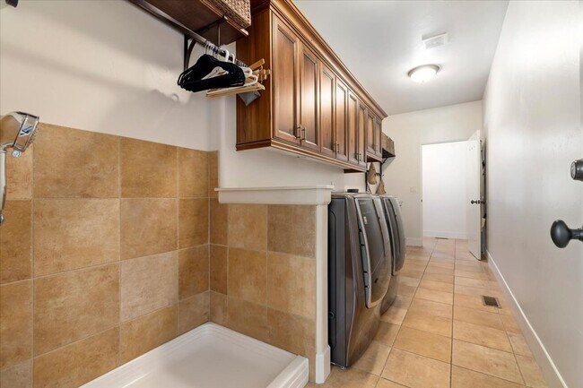 Building Photo - Resort Living in Desirable Eagle Idaho