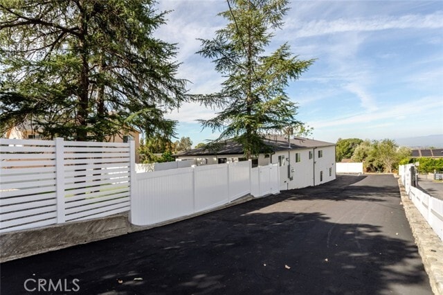 Building Photo - 10425 Pinyon Ave